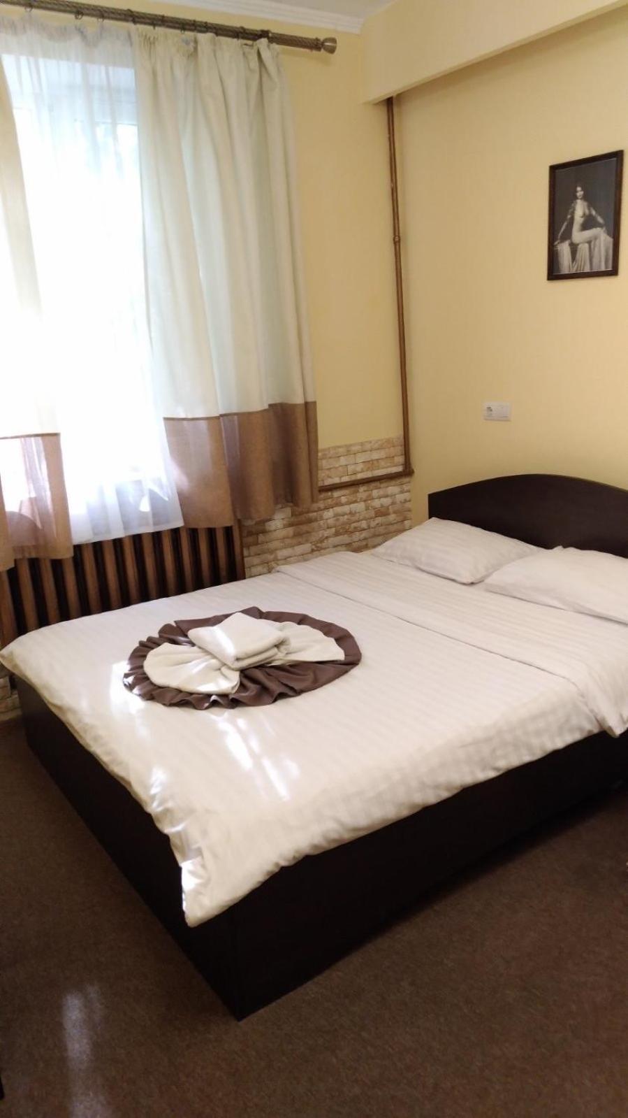 Skarbek'S Hostel Lviv Exterior photo