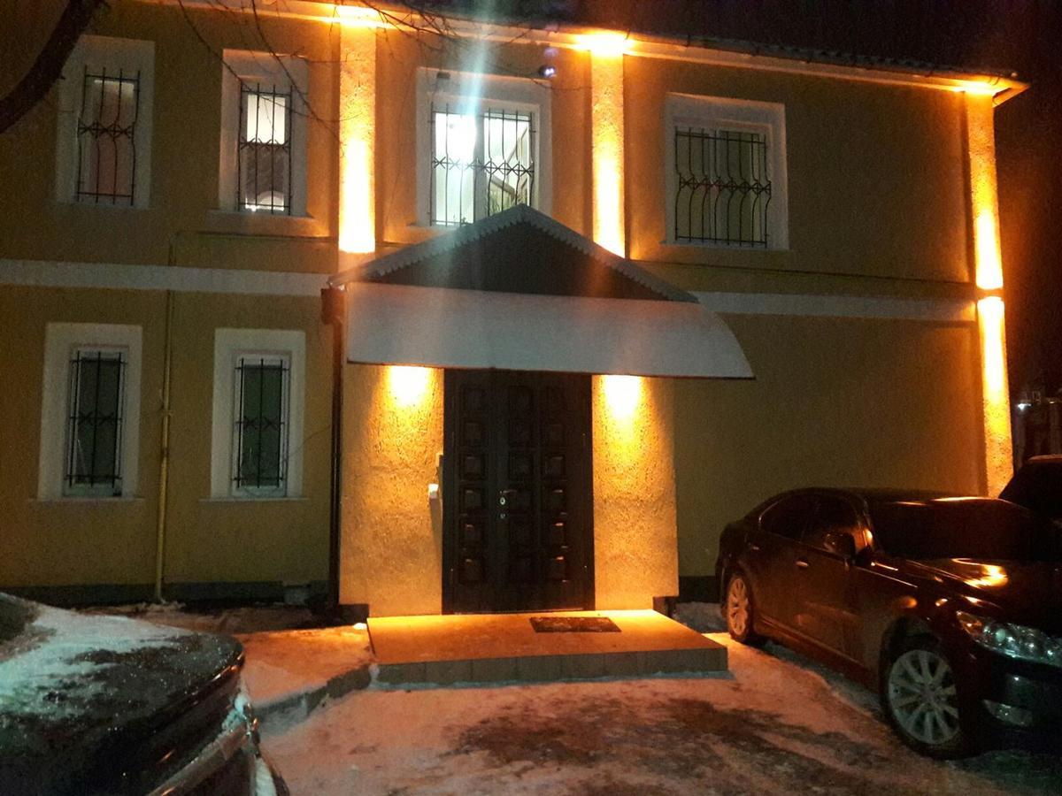 Skarbek'S Hostel Lviv Exterior photo