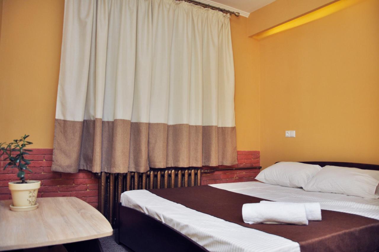 Skarbek'S Hostel Lviv Exterior photo