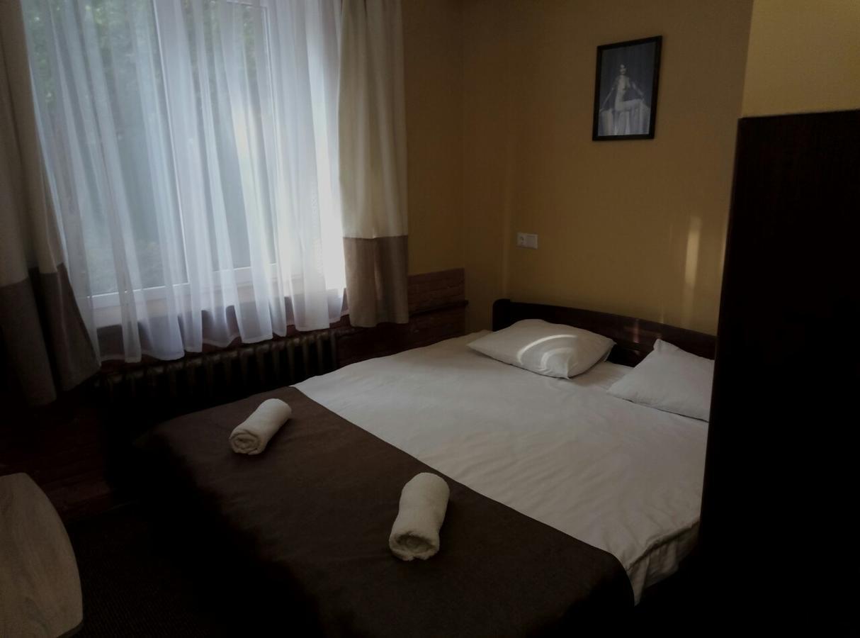Skarbek'S Hostel Lviv Exterior photo